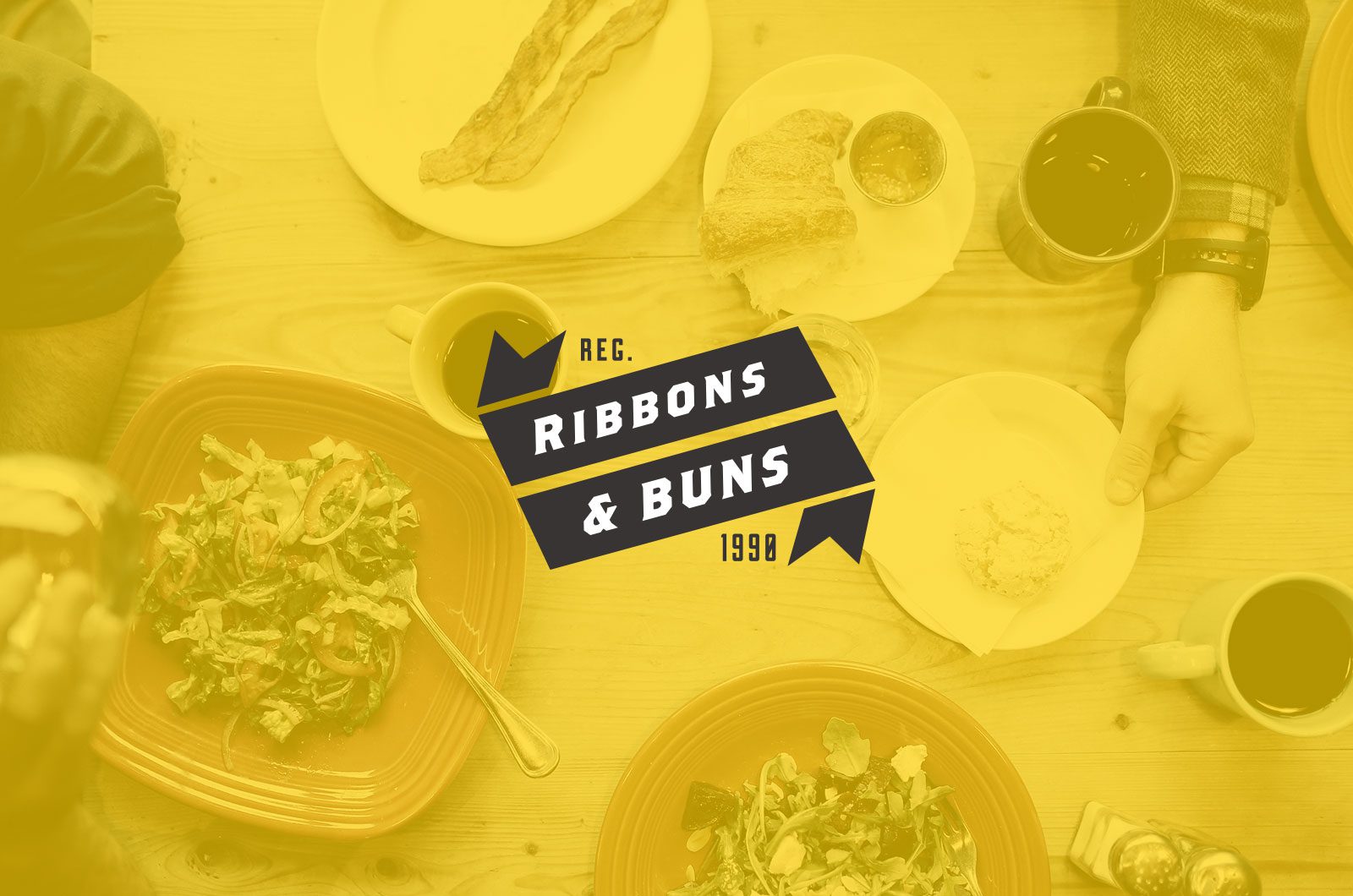 A black and white image of a t shirt